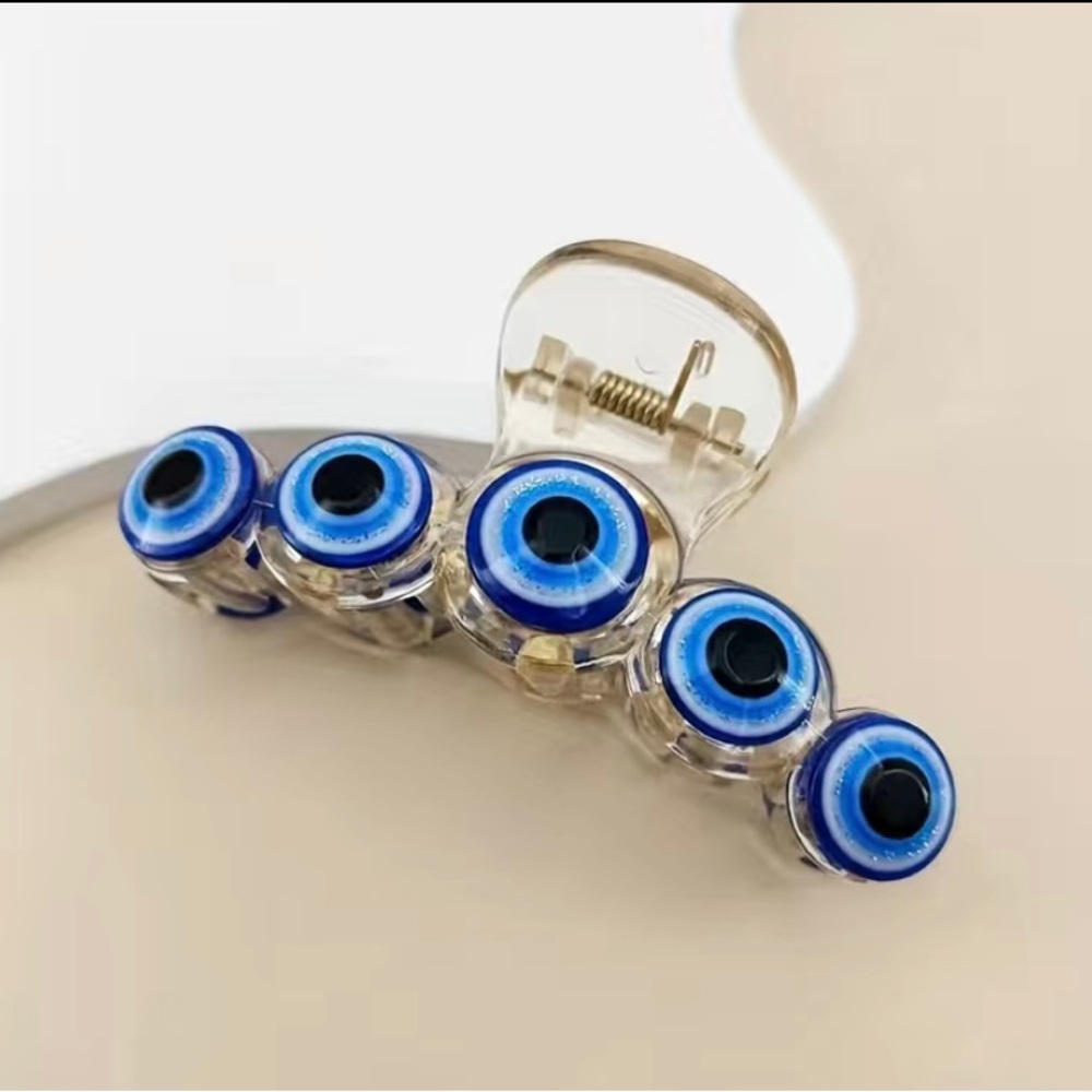 NWT Spice Up Your Look with this Stylish 1pc Devil's Eye Hair Clip!